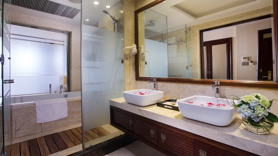 Bathroom with double basins and bathtub